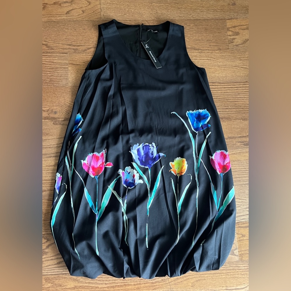 NWT SAMUEL DONG Dress Black With Bold Floral Design Size Small